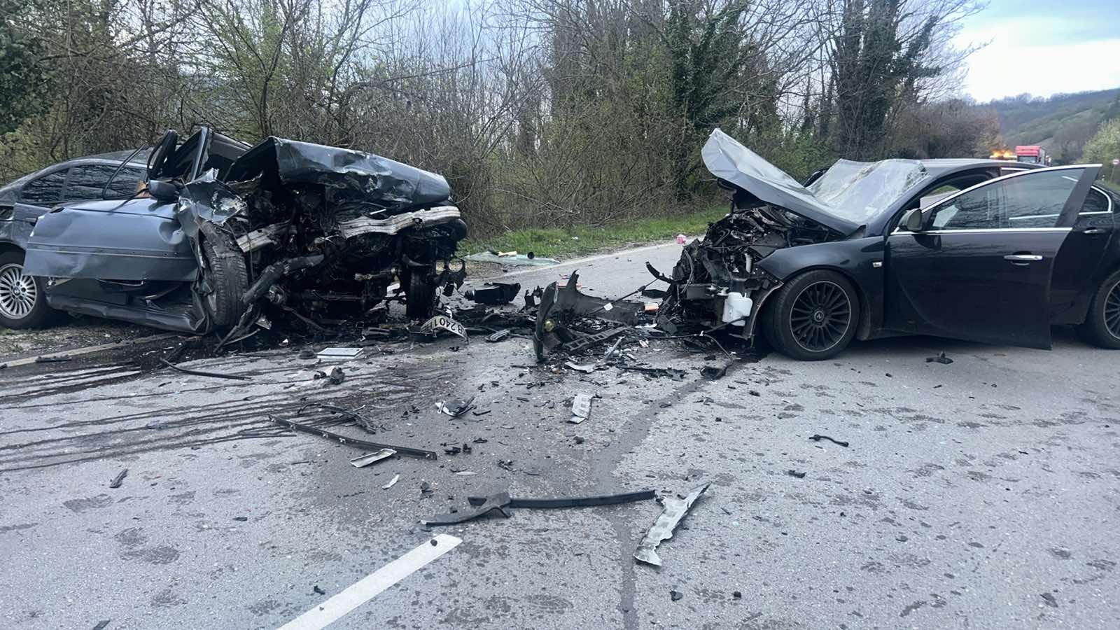 Тежка е катастрофата затворила тази вечер пътя около ловешкото село