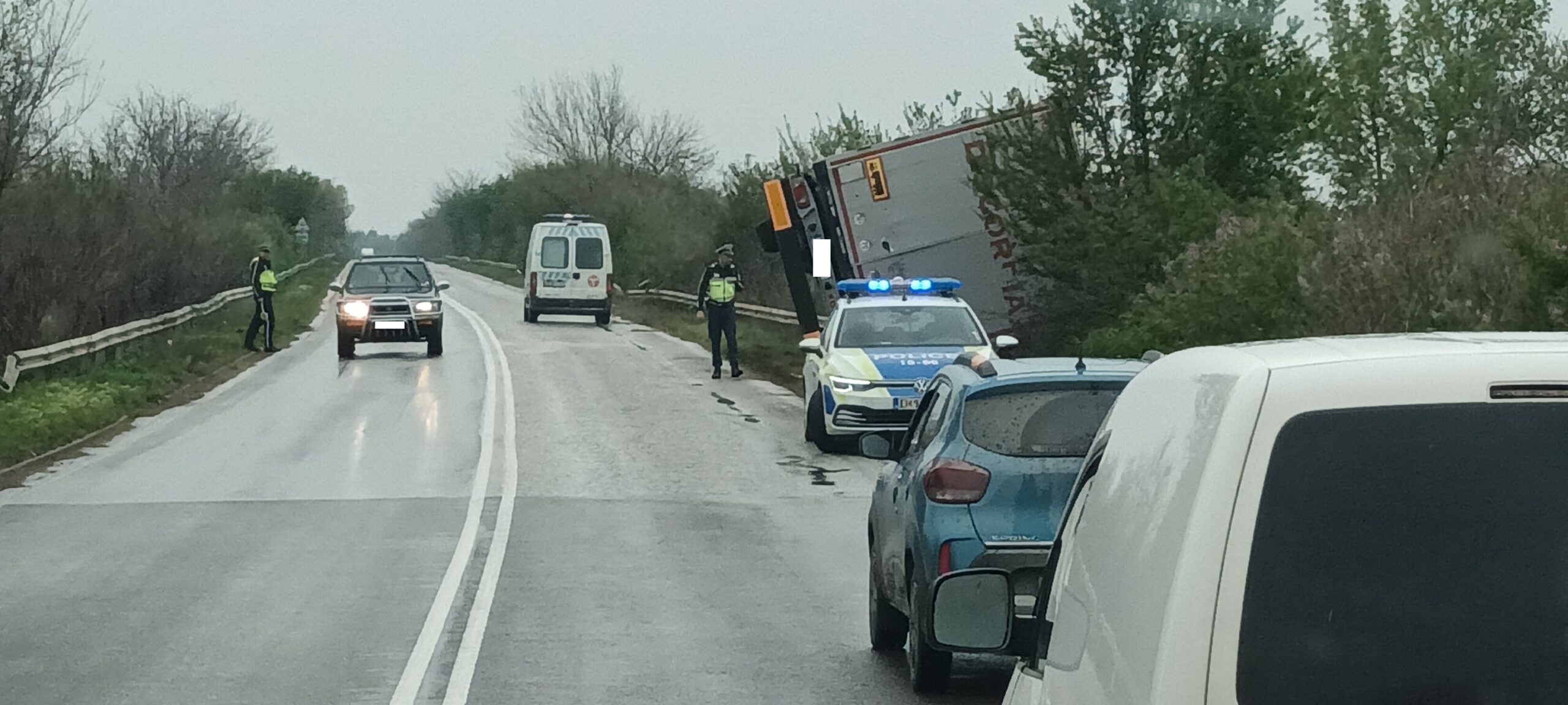 Тир е катастрофирал на пътя между Луковит и Плевен като