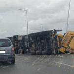 Обърнат камион