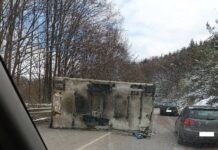 Обърнат контейнер на камион