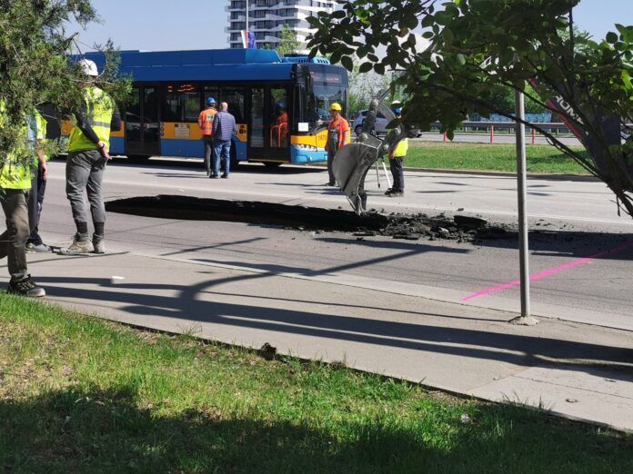 Обезопасяване на дупката в София