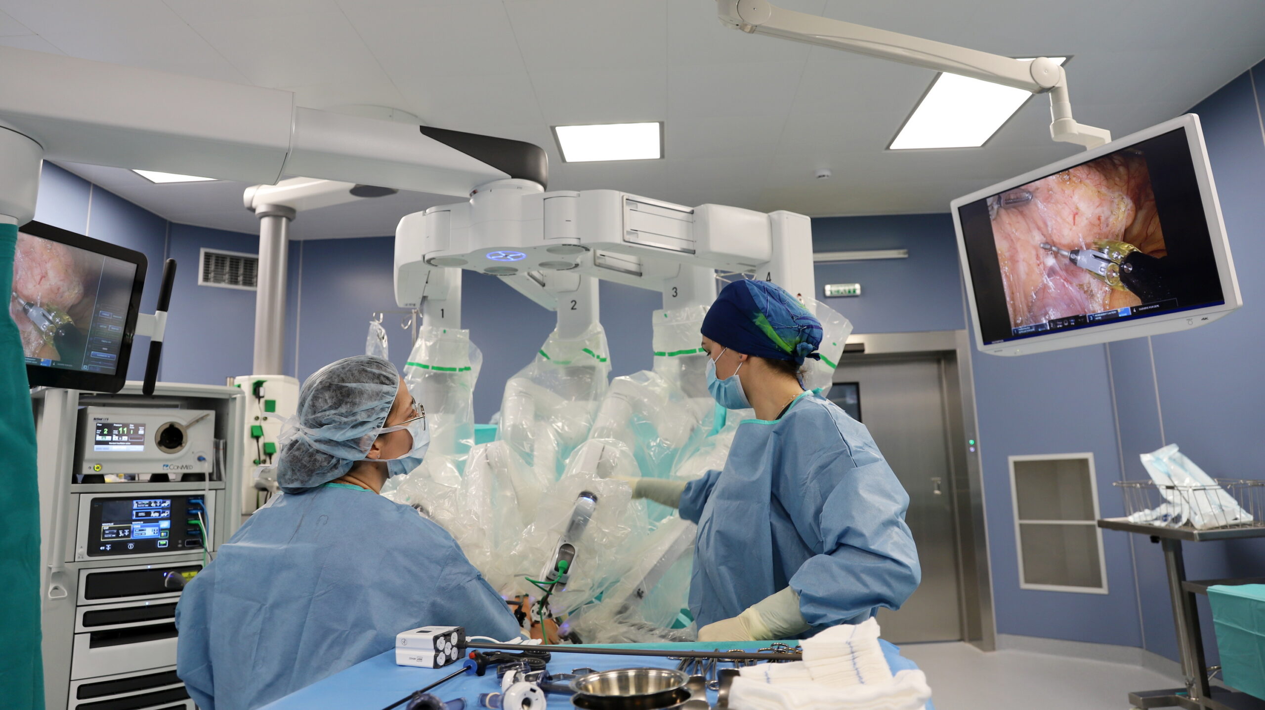 отбелязва сериозен напредък в прилагането на високотехнологични методи в хирургията