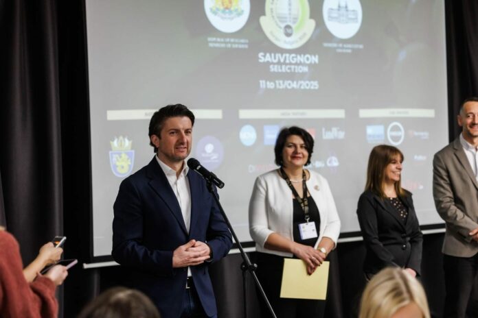 Откриването