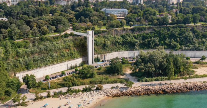 Панорамна асансьорна кула