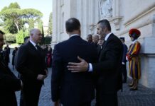 Премиерът пристигна във Ватикана