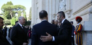 Премиерът пристигна във Ватикана