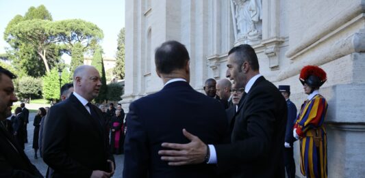 Премиерът пристигна във Ватикана