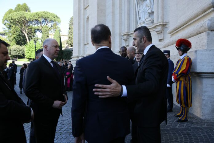 Премиерът пристигна във Ватикана