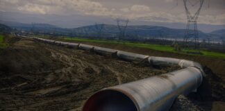 Разлив на петрол. Тръба.