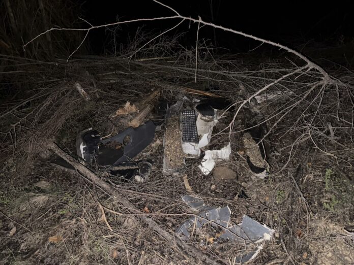 Разпръснати части от катастрофиралите коли в Плевенско