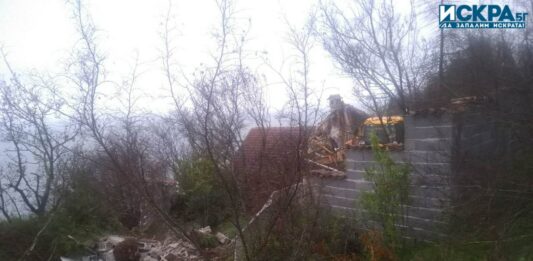 Събарянето на къщата