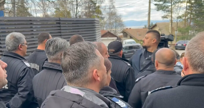 Събитията пред сараите на Доган