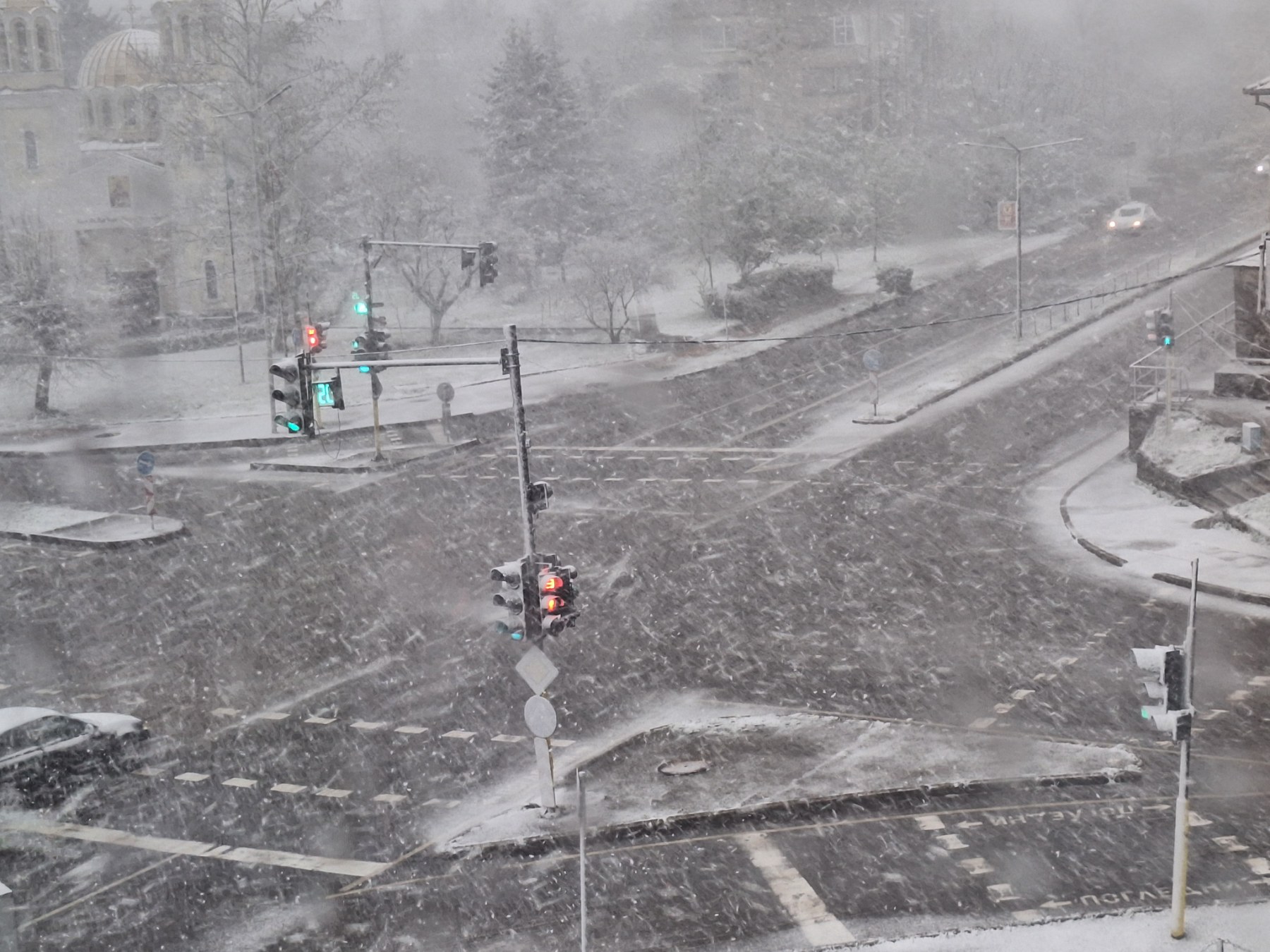 Днес 10 април около 17 30 часа над се разрази снежна