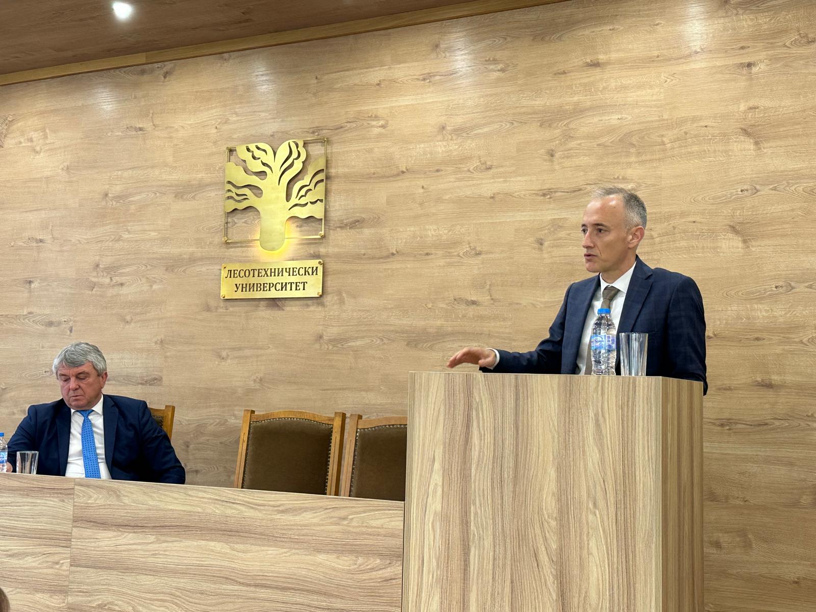 Ще насърчаваме обучението в специалности които имат стратегическо значение за