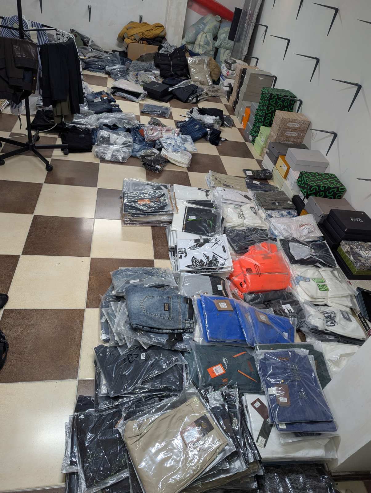 Вчера около 17 30 часа служители на отдел Икономическа полиция при