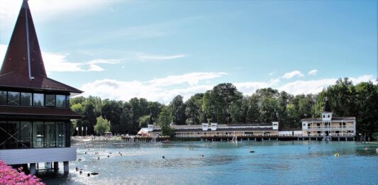 Термално езеро на Хевиз