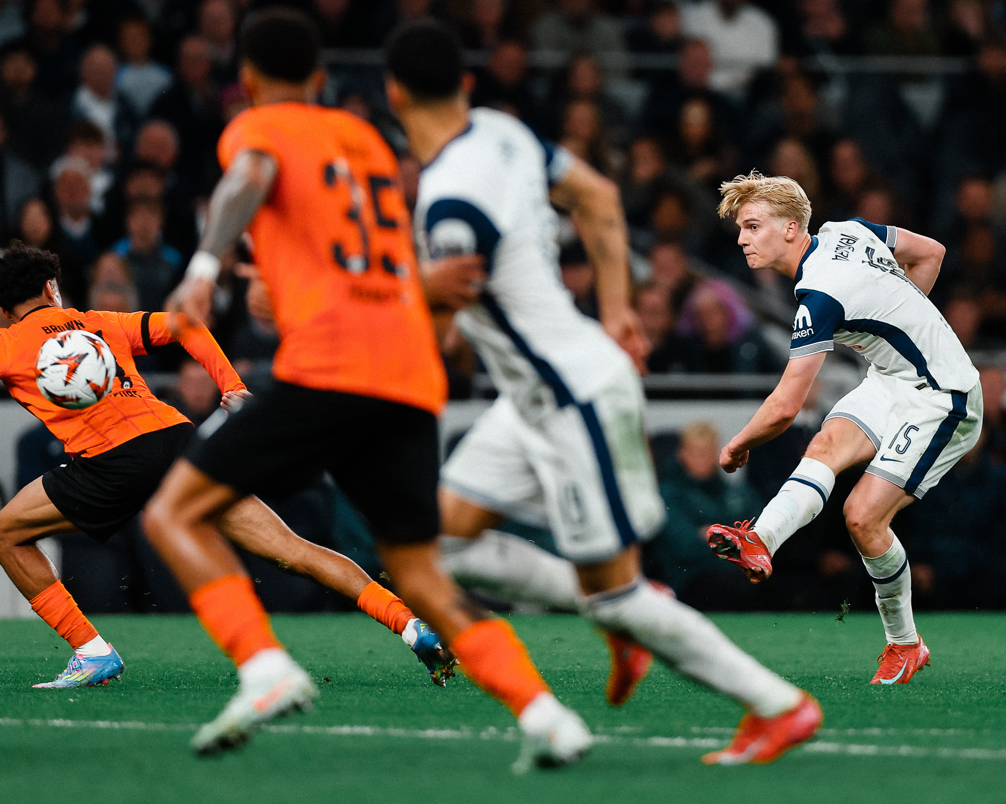 Общият брой удари бе в полза на домакините – 10