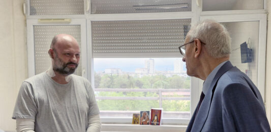 Здравният министър се срещна с пациенти от Кочани