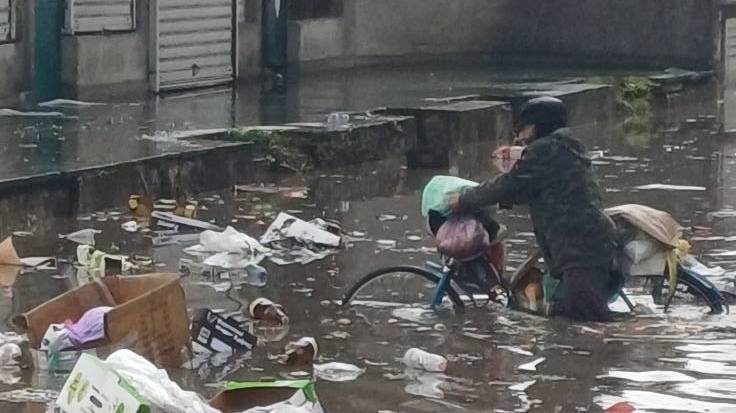 Проливният дъжд който падна във Варна нанесе сериозни щети като