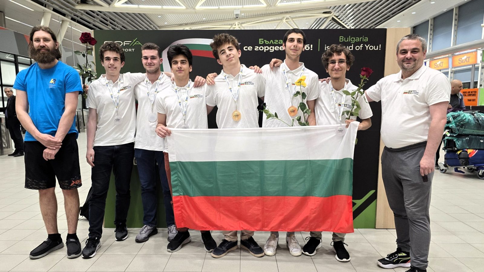 За по малко от месец български ученици спечелиха 9 медала от