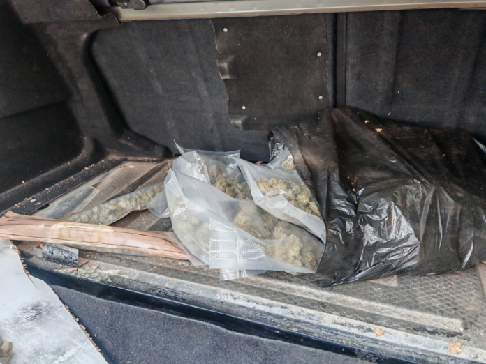 Близо килограм марихуана