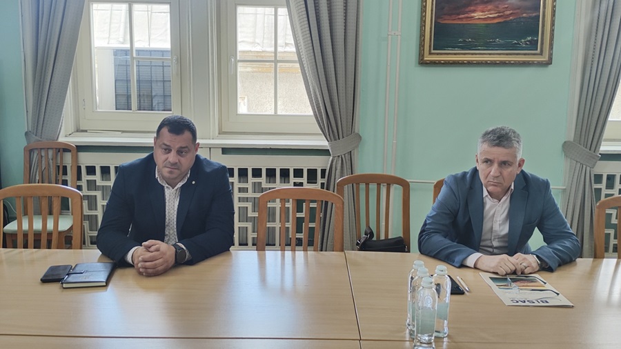 Владимир Крумов поиска достъп до системите за сателитно наблюдение на