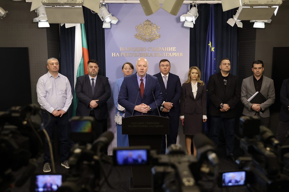 и управителят на Българската народна банка БНБ Димитър Радев подписаха