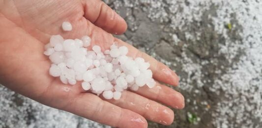 Буря, придружена с градушка в Хасково