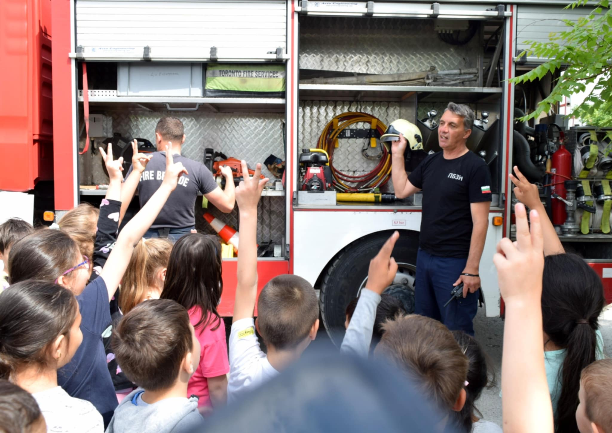 Екип от Трета районна служба зарадва децата от ДГ Синчец