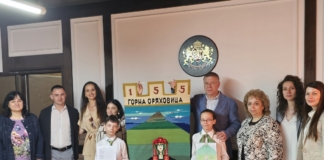 Деца от Горна Оряховица втъкаха историята на града в уникално вълнено пано