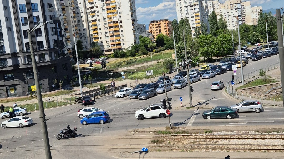 Тежка катастрофа е блокирала кръстовището на столичния булевард Царица Йоанна