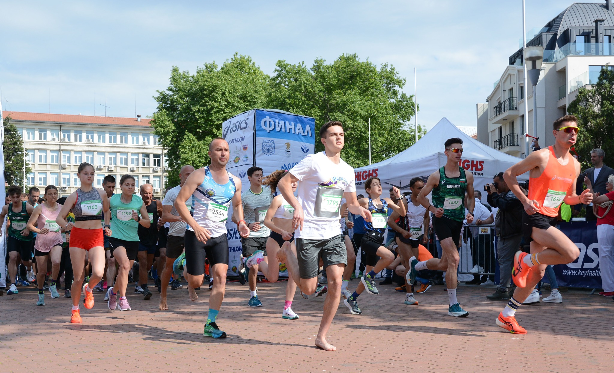 Във връзка с провеждането на X международен лекоатлетически Маратон Варна