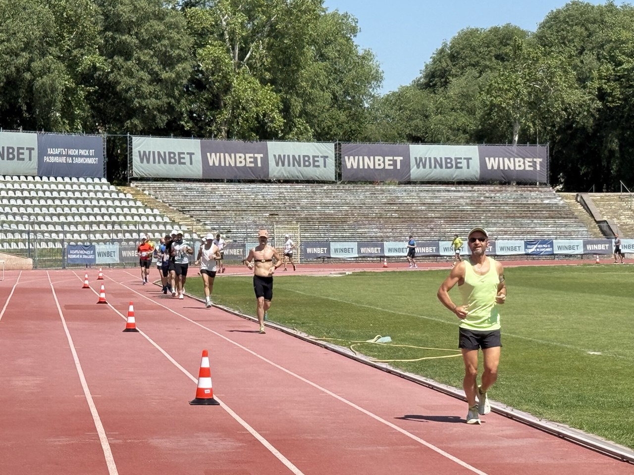 Ултрамаратонът Дунав 24 часа бягане който започна днес на стадиона