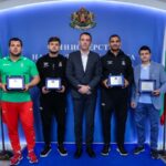 Министърът Иван Пешев посрещна джудистите Ивайло Иванов и Христо Вълков и техните треньори