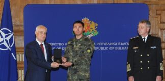 Министърът на отбраната Атанас Запрянов награди военнослужещи