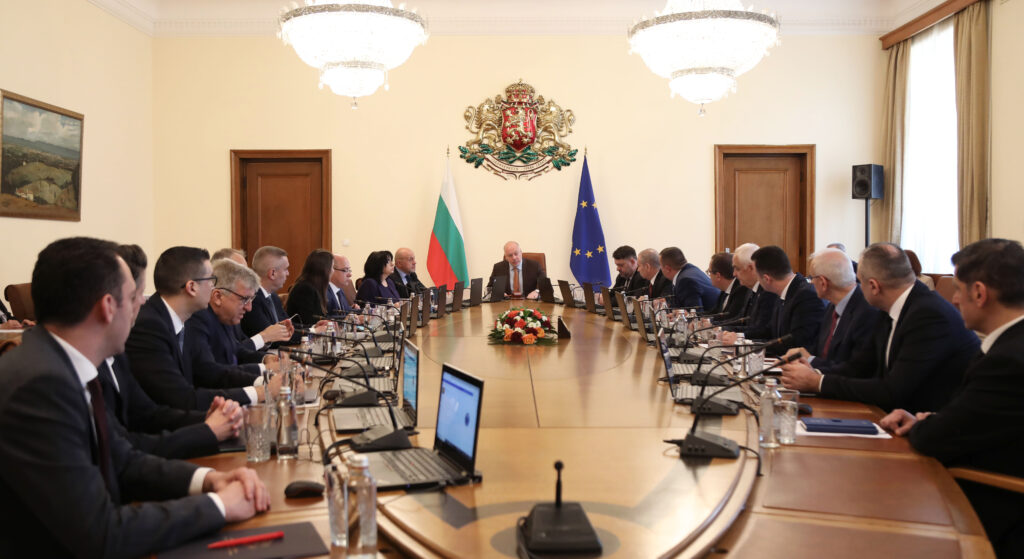 Правителството в което Делян Пеевски е сред петима премиери всяка