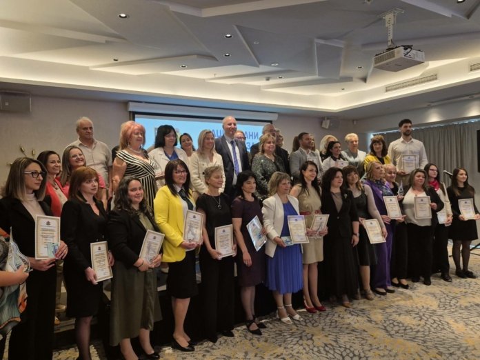 Наградени учители от МОН