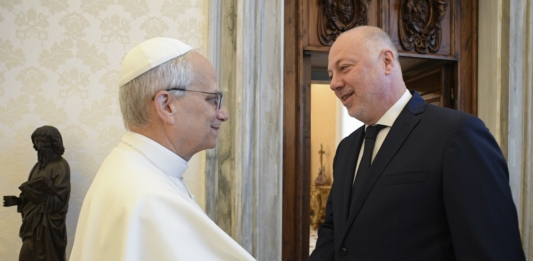 Папа Лъв XIV и премиерът Росен Желязков