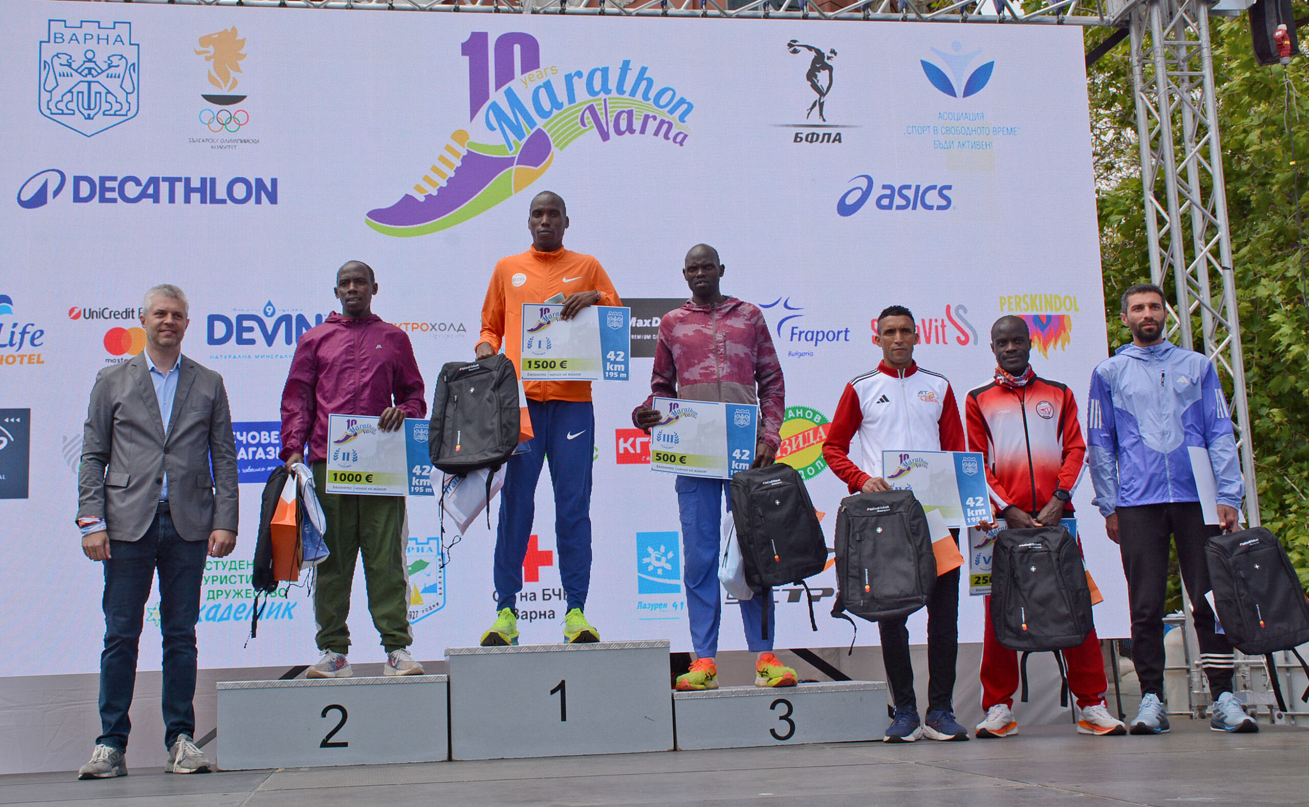 Кметът Благомир Коцев връчи наградите на победителите в престижния лекоатлетически