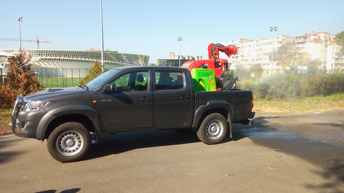 Във връзка със зачестилите сигнали за рояци еднодневки в населените