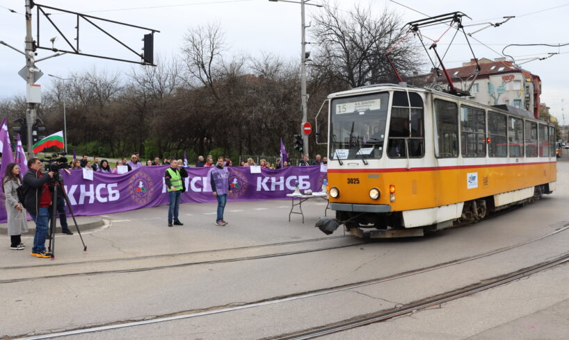 От 04 00 ч на 14 май пред входовете на гаражите