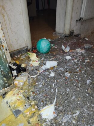 Щети след протеста.