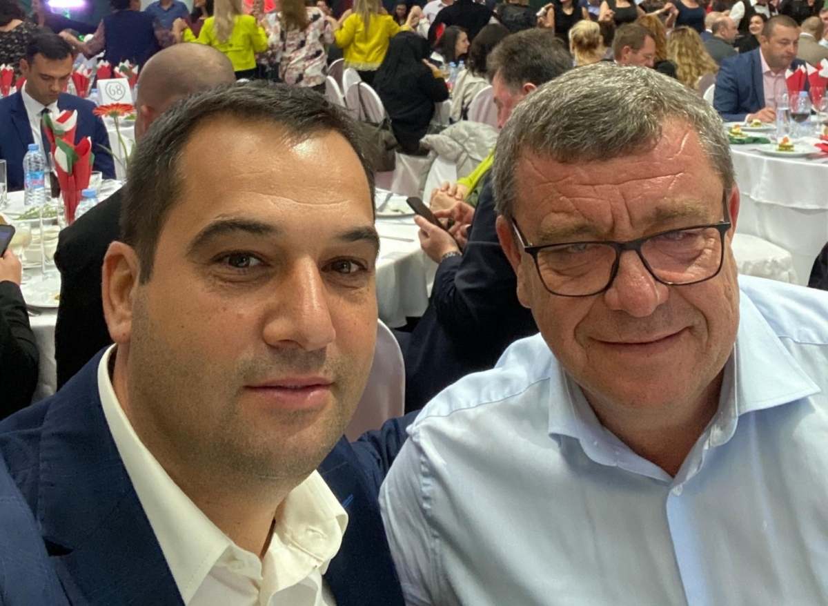 Кметът на Камено Жельо Вардунски и председателят на Общинския съвет