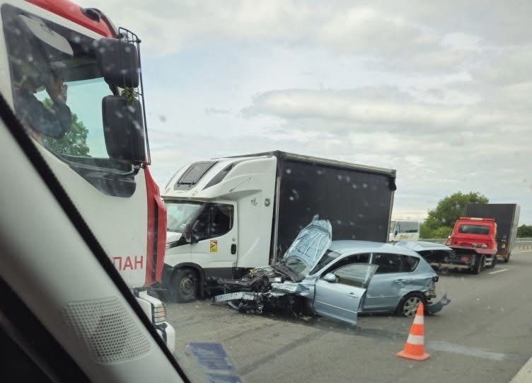 В 09 33 часа днес е настъпило пътнотранспортно произшествие на АМ