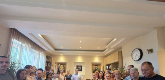 Божурище победи