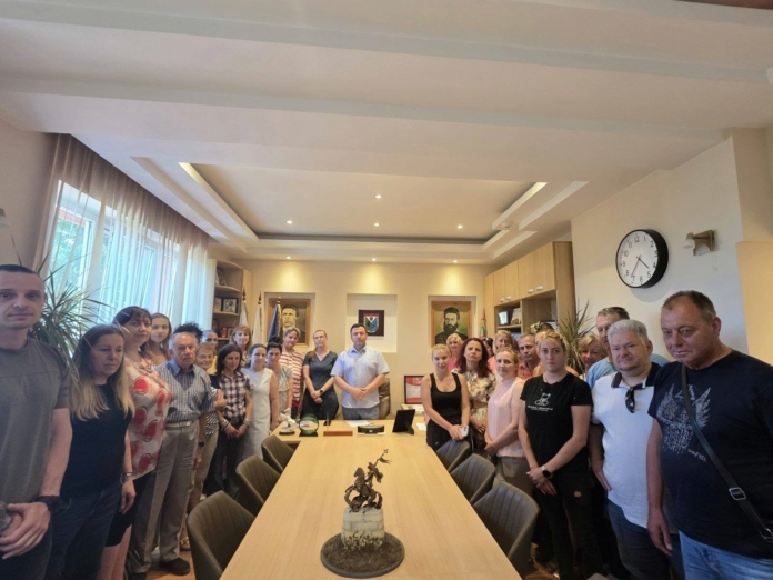 Божурище победи