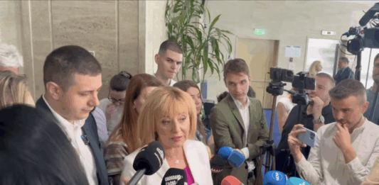 Брифинг на Мая Манолова