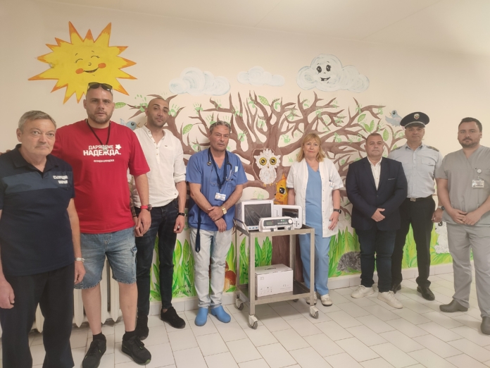 Дарители в памет на Атанас Градев и Йордан Илиев