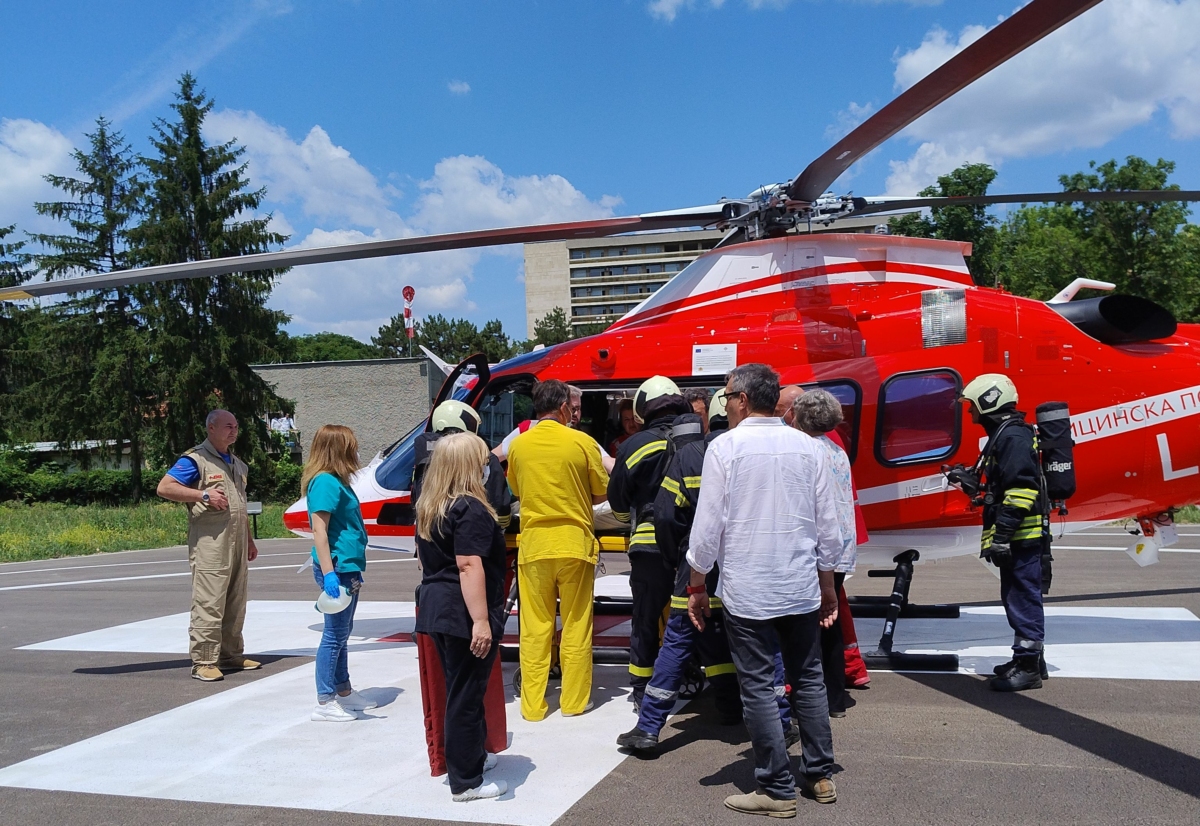 Въздушна линейка кацна в 12 30 часа днес край за