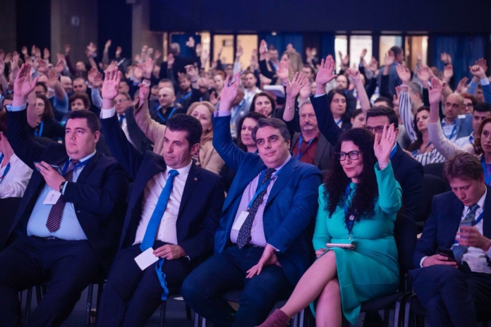 Кирил Петков подаде оставка в Народното събрание